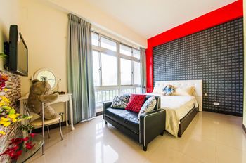 Love Night Market Inn