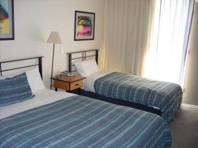 Overlander Hotel Motel