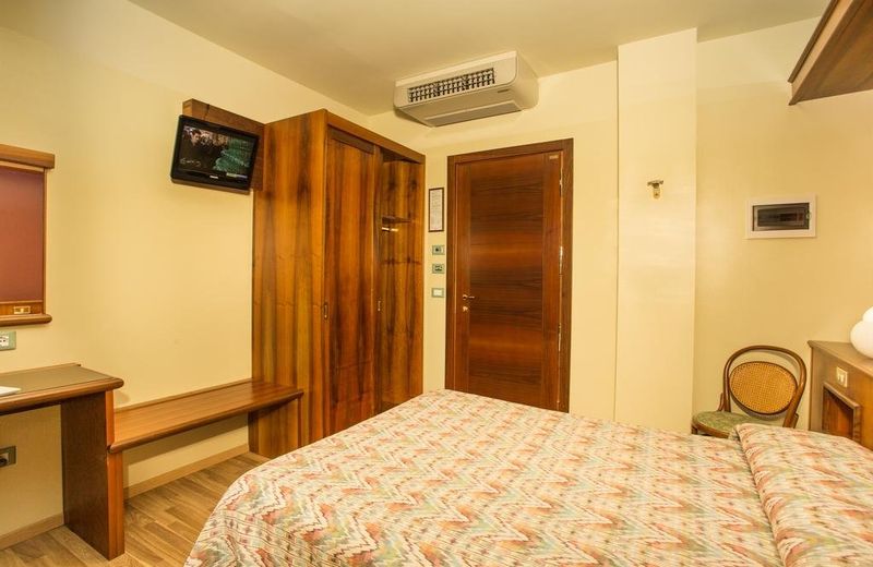 La Villa; Sure Hotel Collection by Best Western