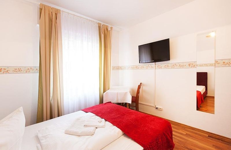 Pension Floesserstube