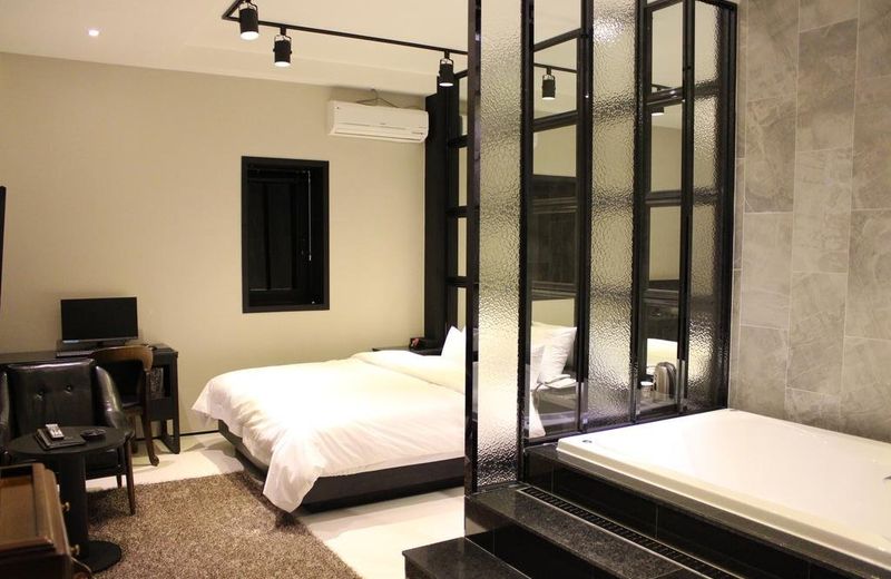 Almond Hotel Busan Station