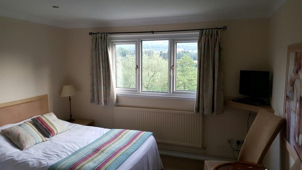 LLANWENARTH HOTEL & RIVERSIDE RESTAURANT