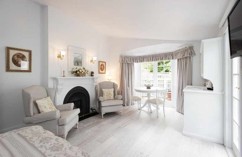 White Dove Cottage Bed and Breakfast