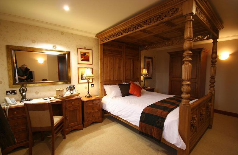 Three Horseshoes Country Inn