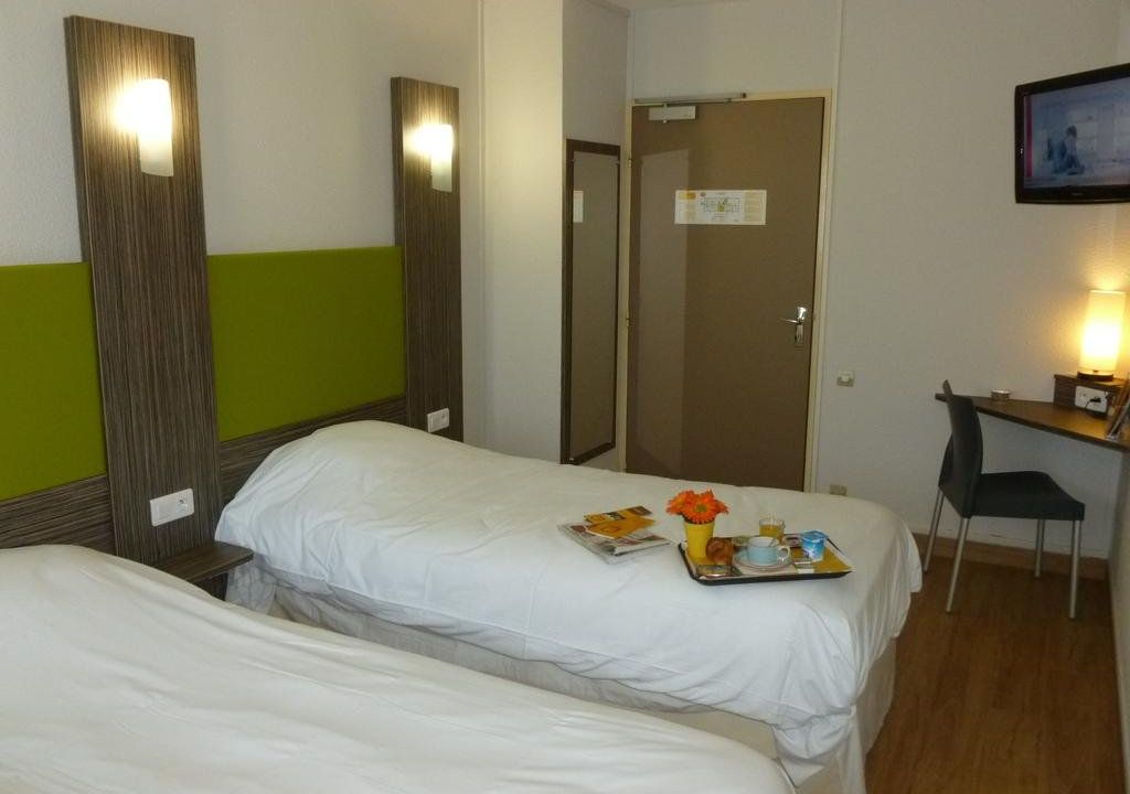 Kyriad Direct Chartres Est