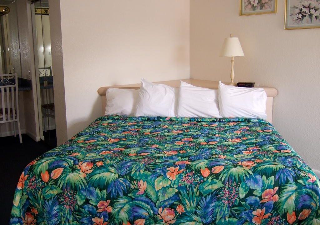 SEASONS RESORT