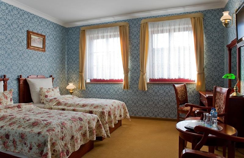 Dakota Hotel & Restaurant