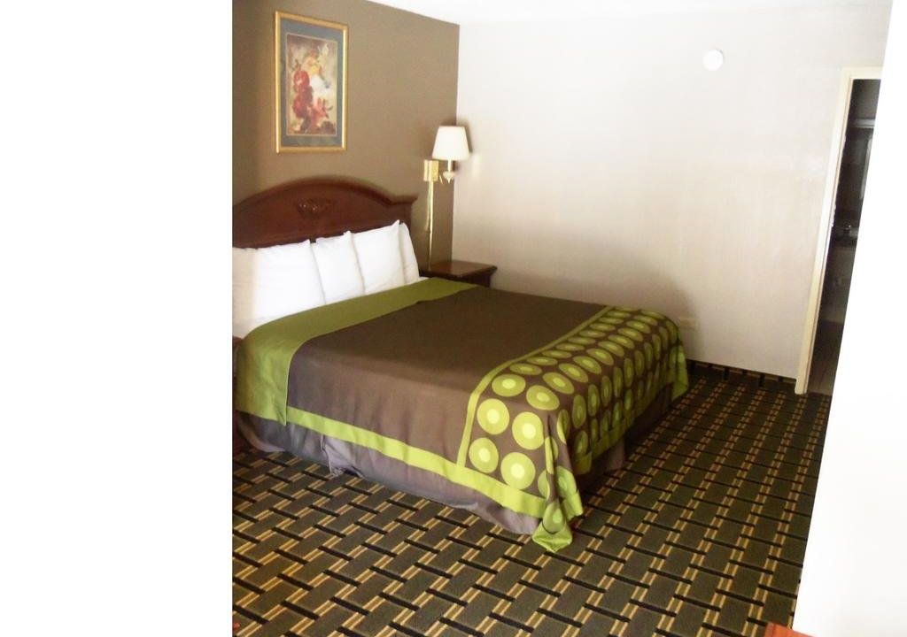 Super 8 by Wyndham Knoxville West/Farragut