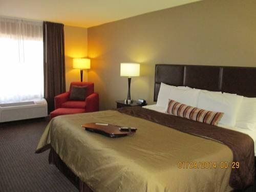 Parkwood Inn & Suites