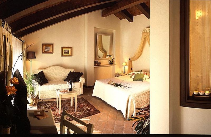 Relais Bella Rosina Pool & Spa