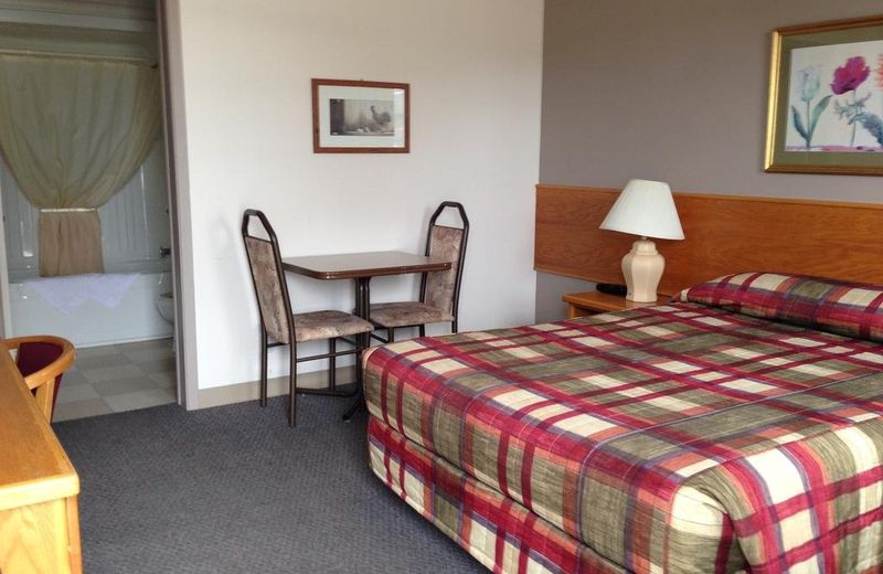 Settler's Inn & Motel