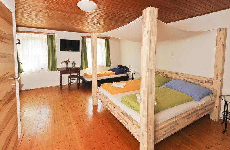 Camping & Pension Au an der Donau