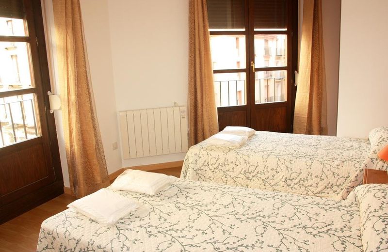 Apartamentos Dos Torres – Pilar Suites.