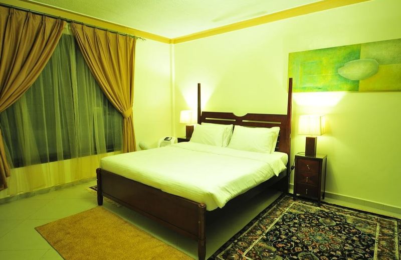 Mackinnon Suites