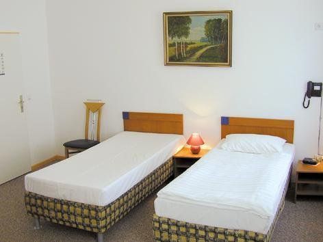 HOTEL 64