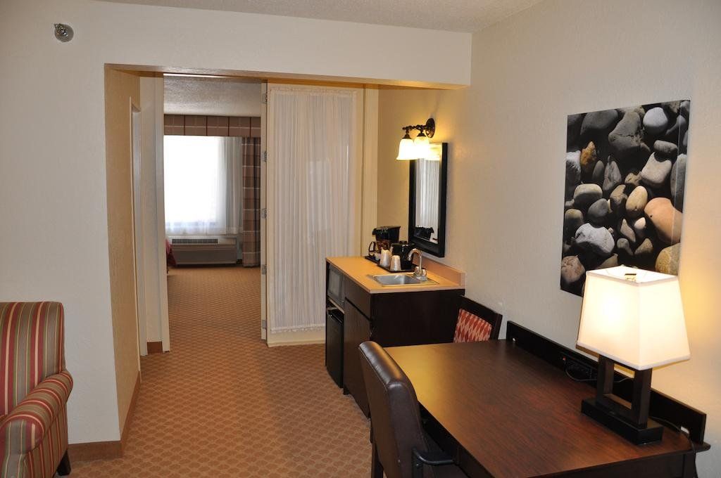 Country Inn & Suites by Radisson, Coon Rapids, MN