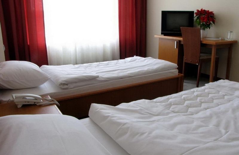 HOTEL AURORA