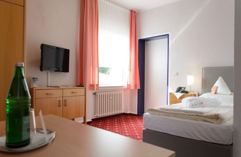 b-vier Hotel Bed and Breakfast