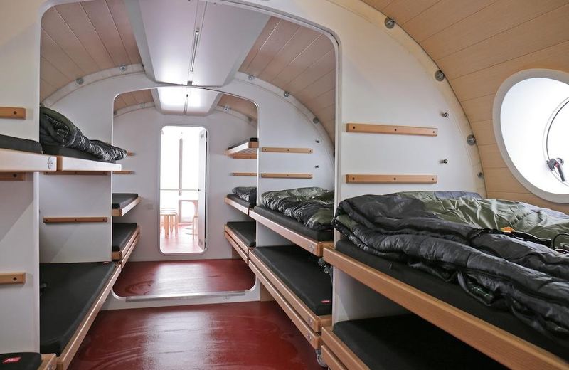 LeapRus Capsule Hotel