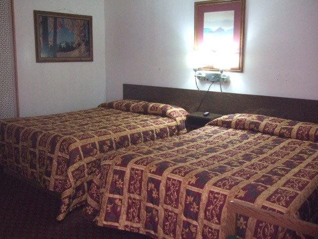 Town House Motor Inn