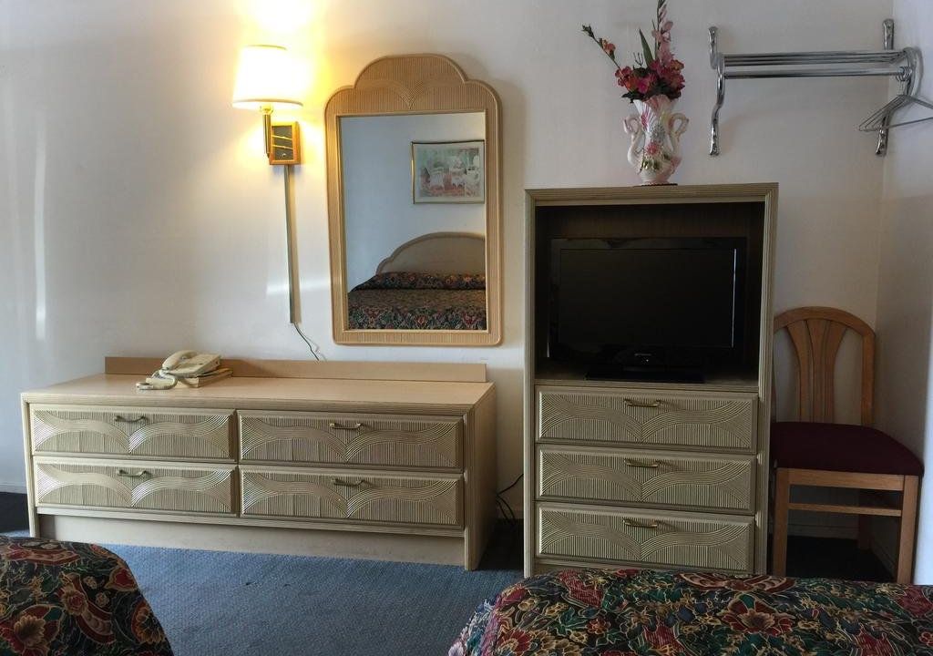 Lark Motel Willits