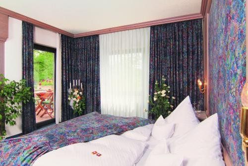 HOTEL-RESTAURANT ROTER HAHN