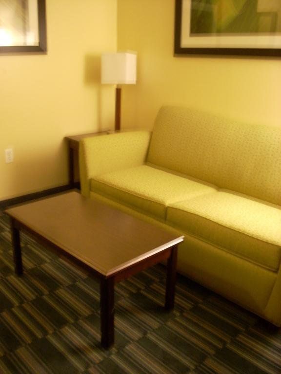 Days Inn & Suites by Wyndham Ozone Park/JFK Airport