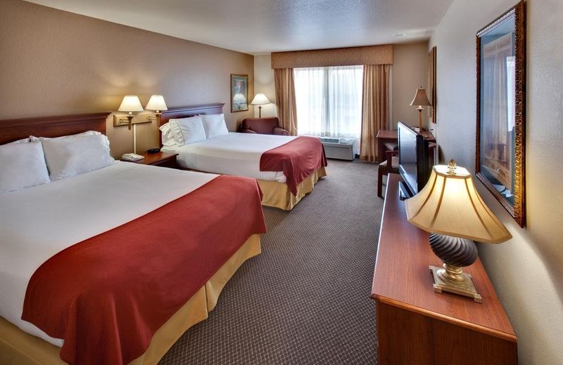 Holiday Inn Express Hotel & Suites Brookings, an IHG Hotel