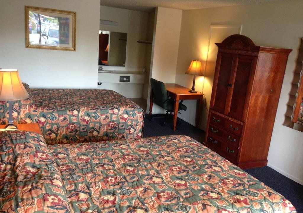 Fullerton Inn