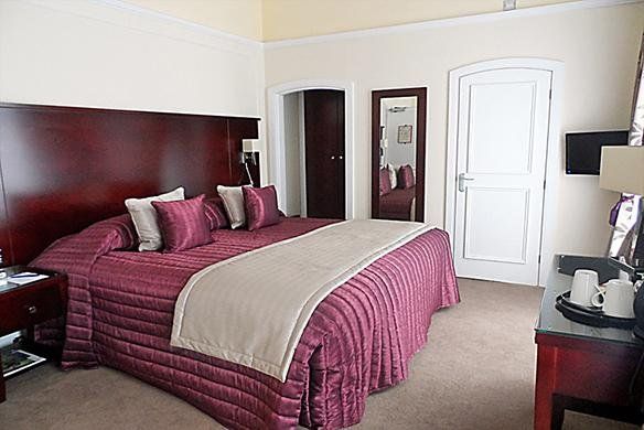 Phyllis Court Members Club