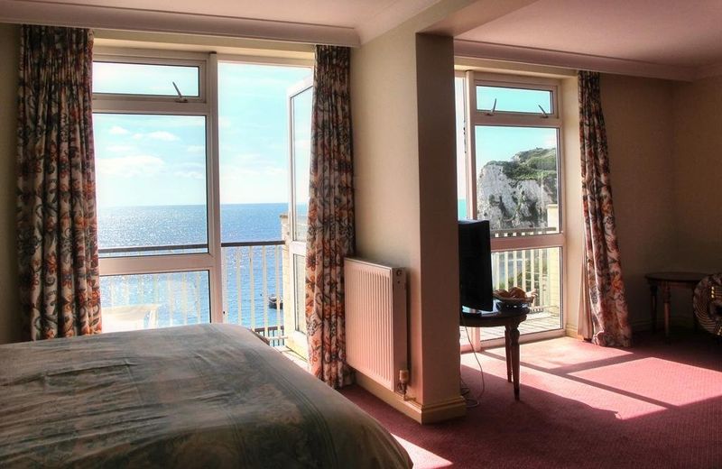 Albion Hotel - Freshwater Bay
