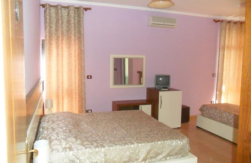 Hotel Dollari