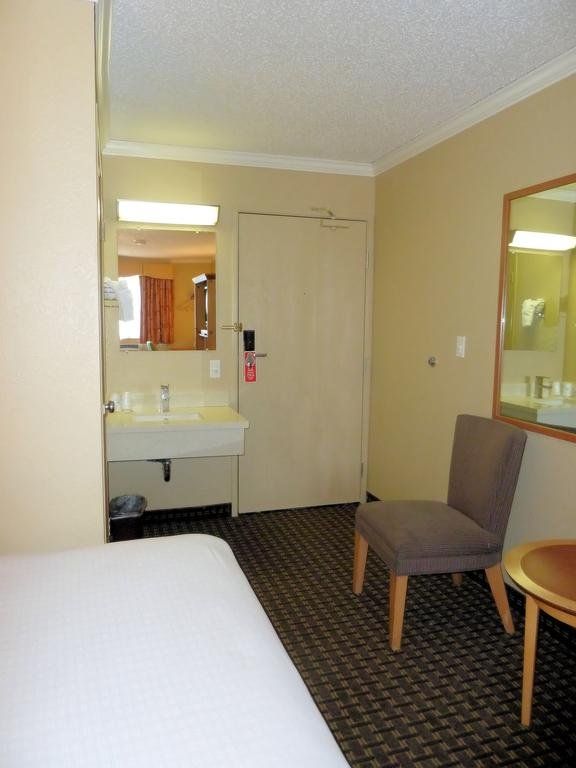 SureStay Plus Hotel by Best Western Hayward