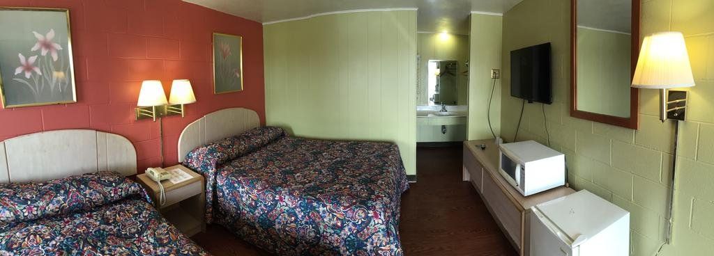Super 7 Inn