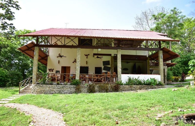 Istmo Beach and Jungle Bungalows