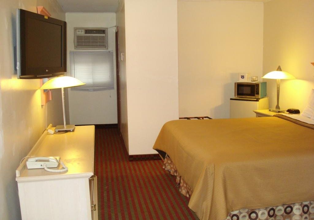 All Seasons Inn & Suites