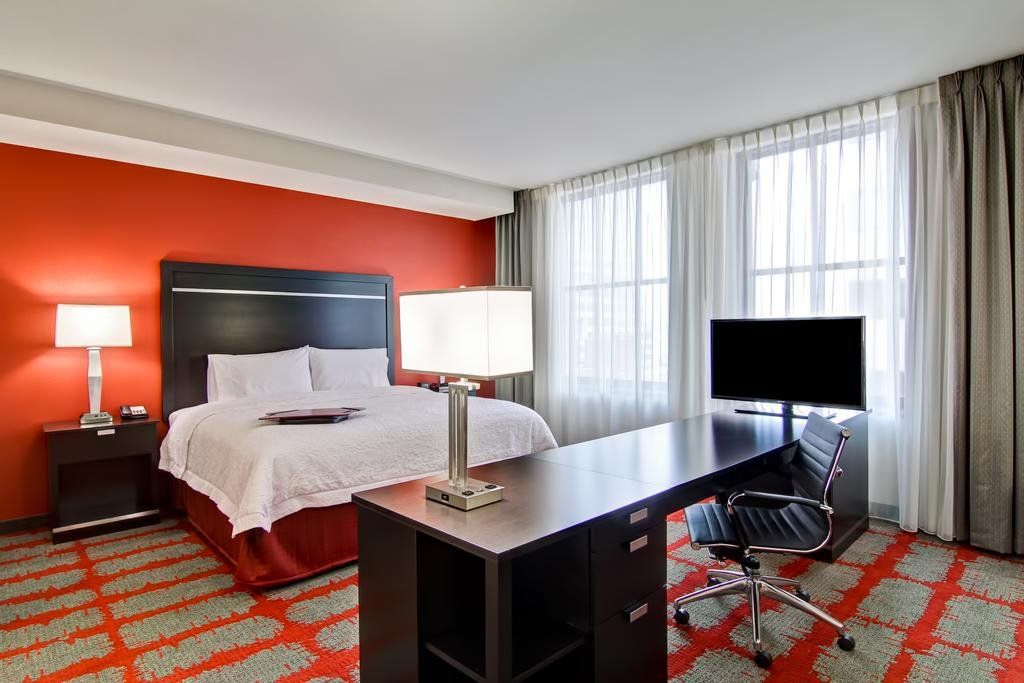 Hampton Inn and Suites Cincinnati - Downtown