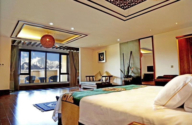 High Mountain Resort Deqin