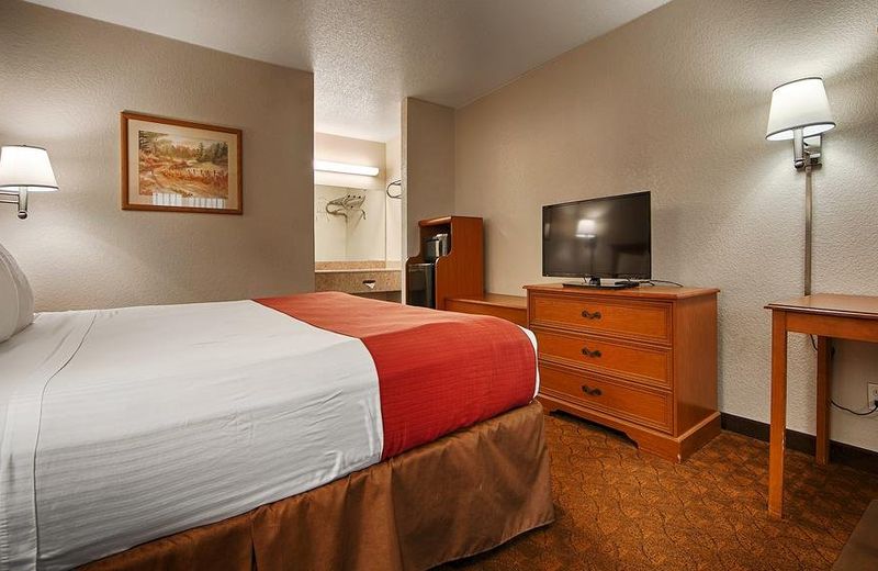Super 8 by Wyndham Cleburne