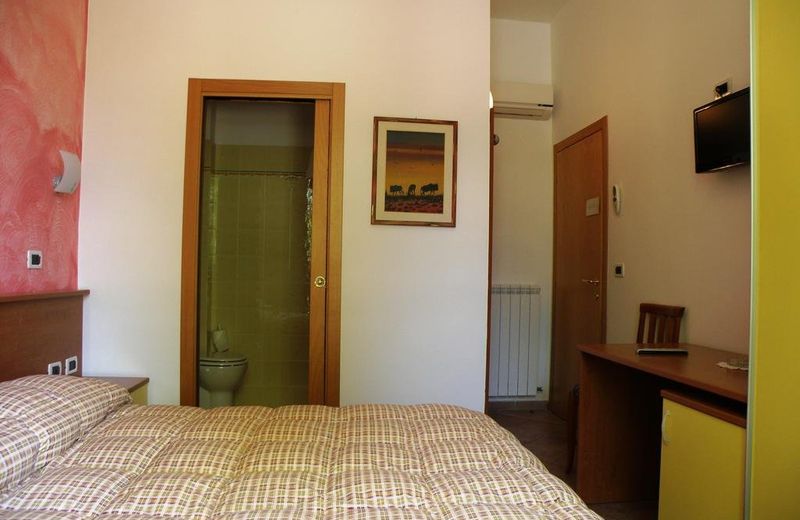 ROSADA CAMERE