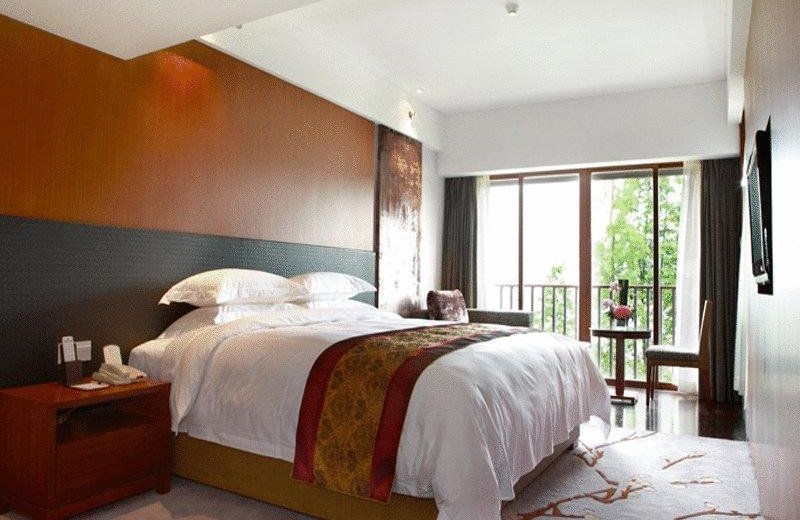 Baiyun Lakeside Hotel