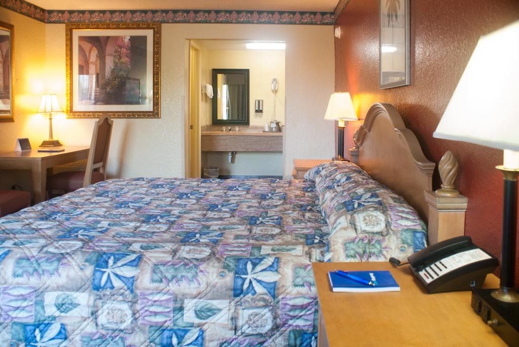 Polynesian Inn
