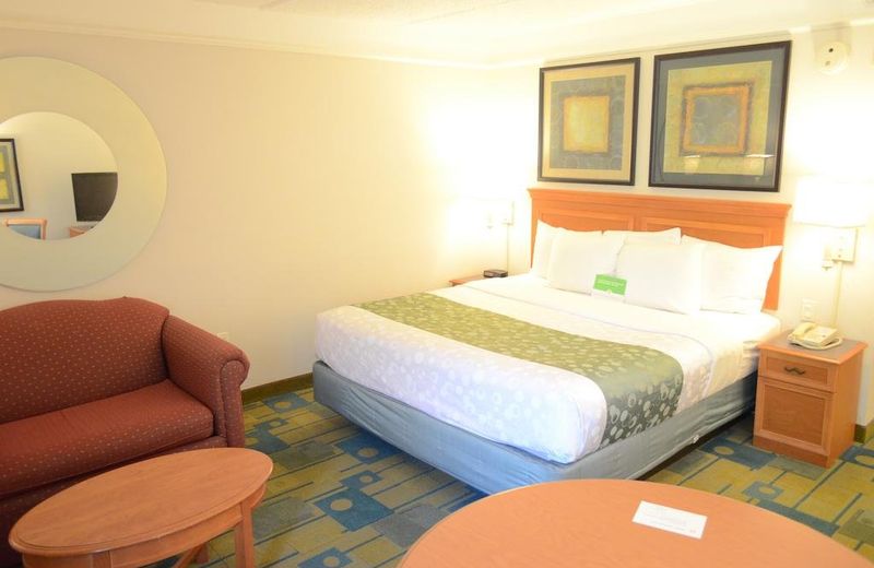 La Quinta by Wyndham Houston Bush IAH South