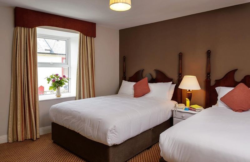 Hylands Burren Hotel