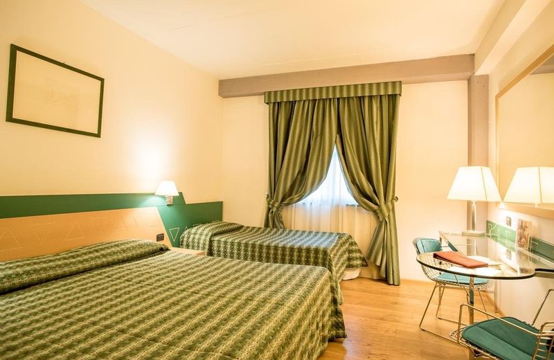 West Point Airport Hotel