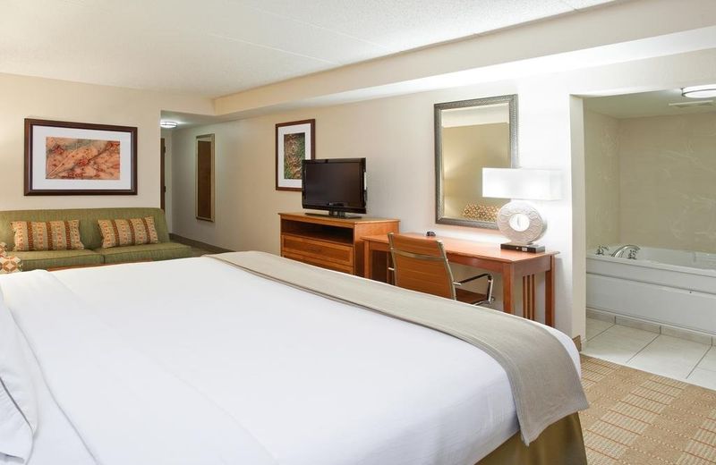 Holiday Inn Express Hotel & Suites Indianapolis Dtn-Conv Ctr Area, an IHG Hotel