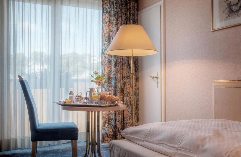 Ambassador Hotel Bosten