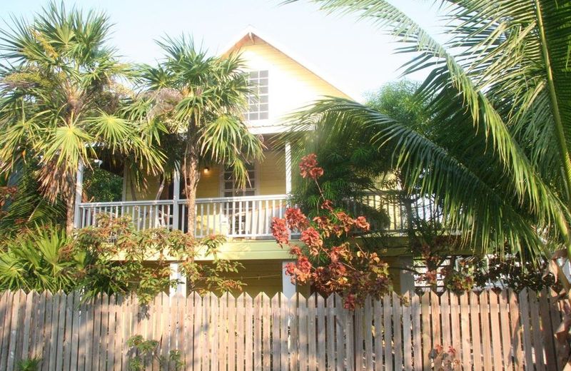 Weezie's Ocean Front Hotel and Garden Cottages