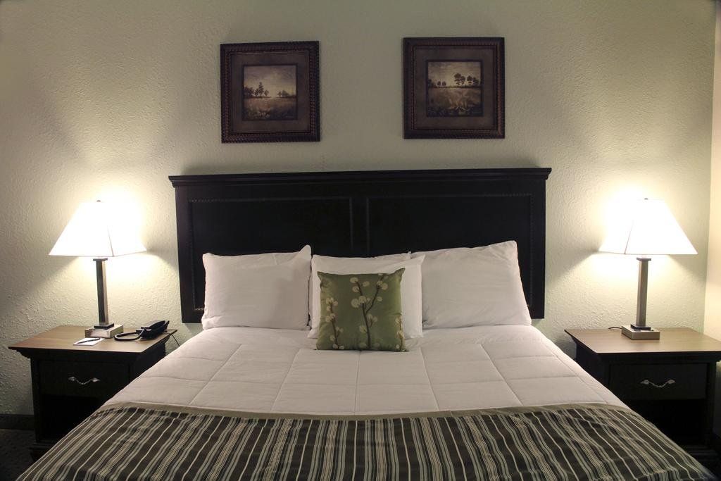Grand View Inn & Suites