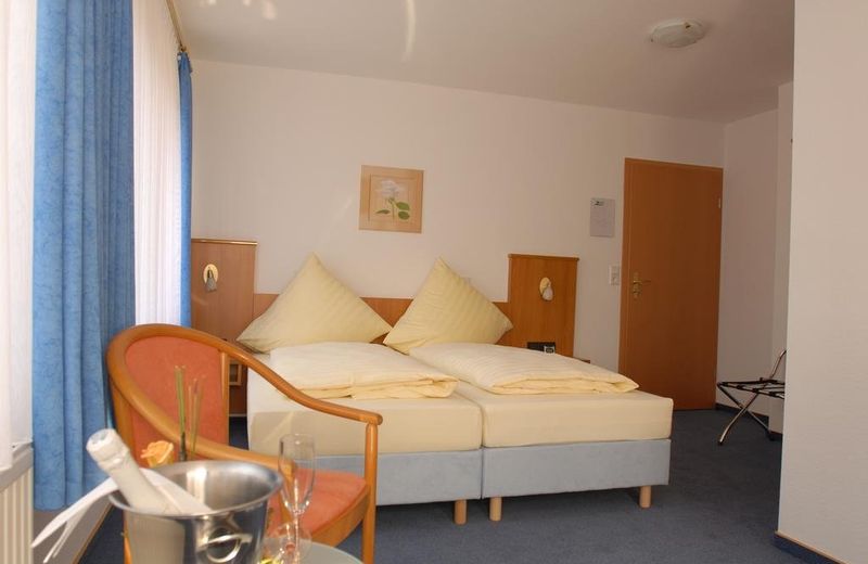 WALDHOTEL